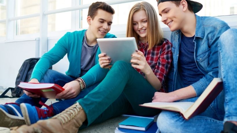 Educational Apps and Websites for College Students